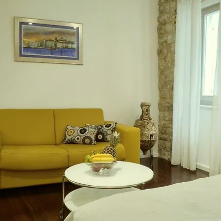 Studio Offside Split