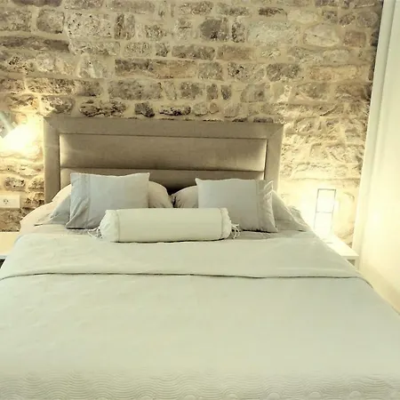 스튜디오 아파트먼트 오프사이드 *